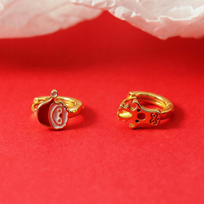

Korean Style Christmas Ear Cuffs & Earrings: Santa, Reindeer, Hat & Gift Bag – Cute & Festive for Women