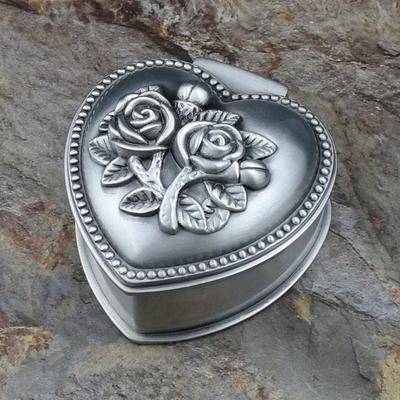 Kleine Retro-Schmuckschatulle aus Metall, Vintage-Stil, geschnitzt, Heimdekoration, Schmuckkästchen, Ring, Armband, Anhänger, Aufbewahrung, Perlen-Organizer