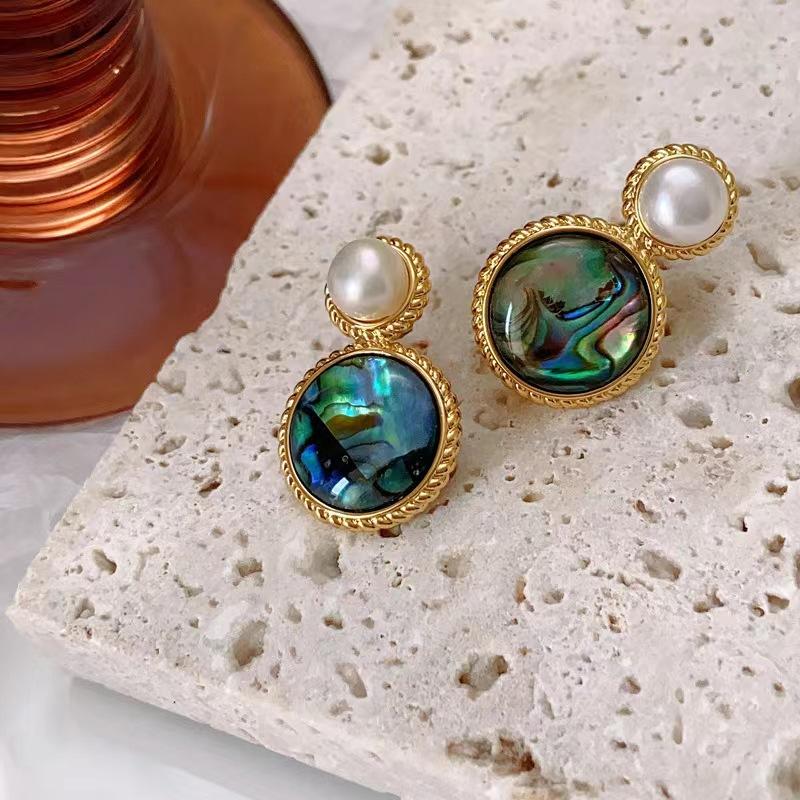 

Light luxury retro oil painting style colorful abalone shell stud earrings women s niche fashion simple personalized earrings high-end earrings