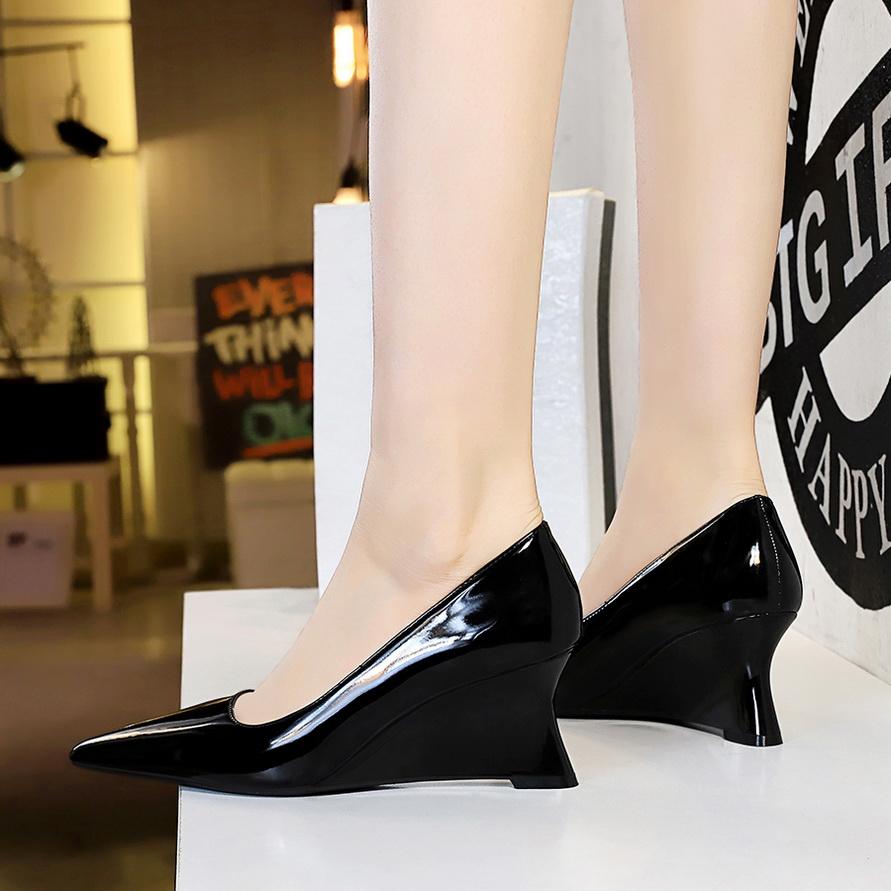 Slope Heeled Shoes for Women, High Heels, Slope Heels, Shallow Mouth, Pointed Toe, Patent Leather Single Shoes, Slope Heels