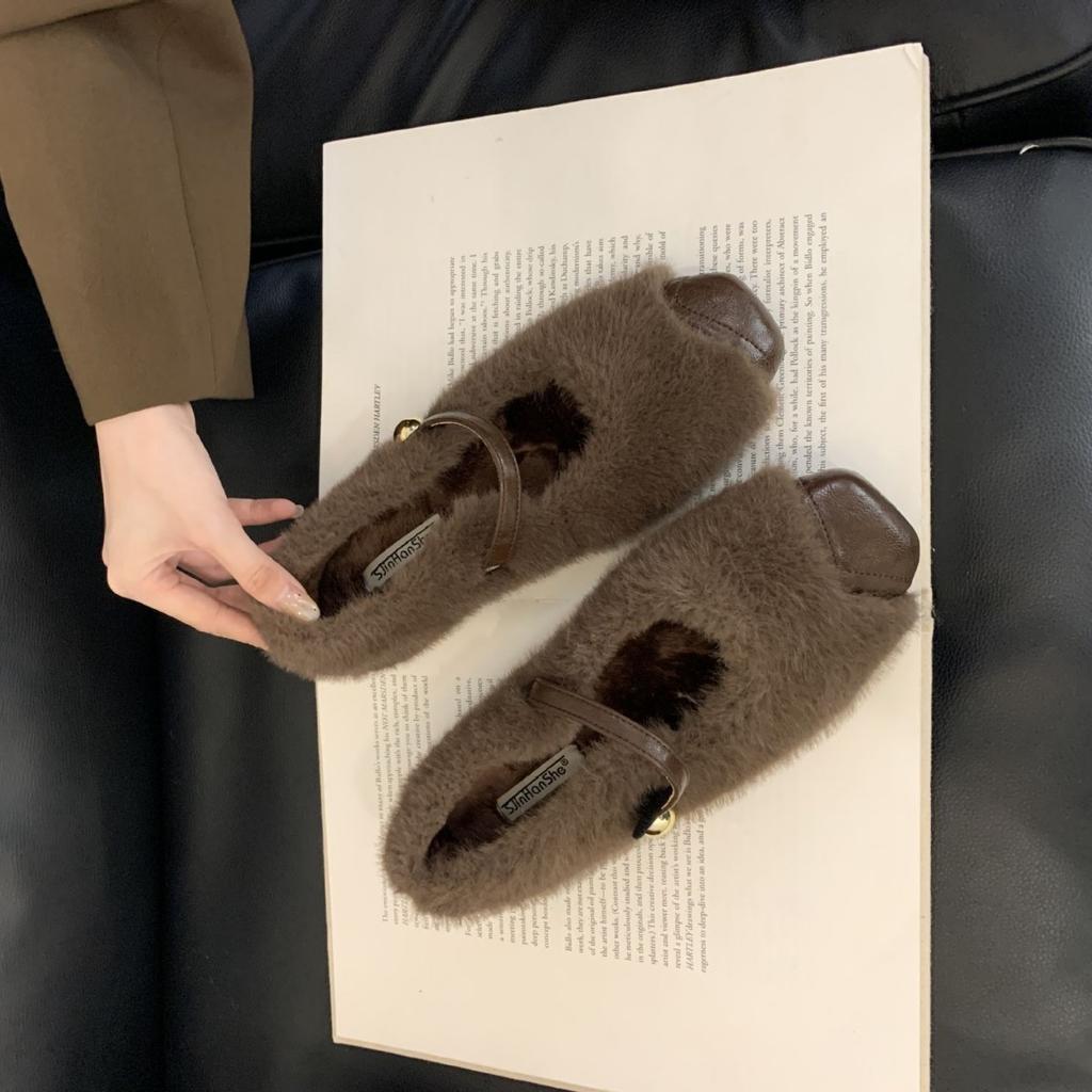 2025 autumn and winter new round head fluff word with splicing commuter soft sole velvet women's single shoes