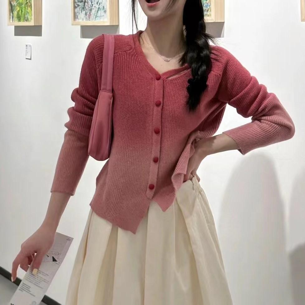 

Niche high sense V-neck exposed clavicle irregular top women s pink gradual change color knitted sweater women s 47-142 (average size) розовый