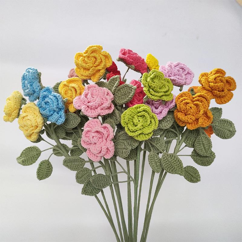 Gehäkelter Blumenstrauß Kreative Strickblume Heim Frühlingsdeko Gestrickter Strauß für Muttertagsgeschenk Künstliche Blumen