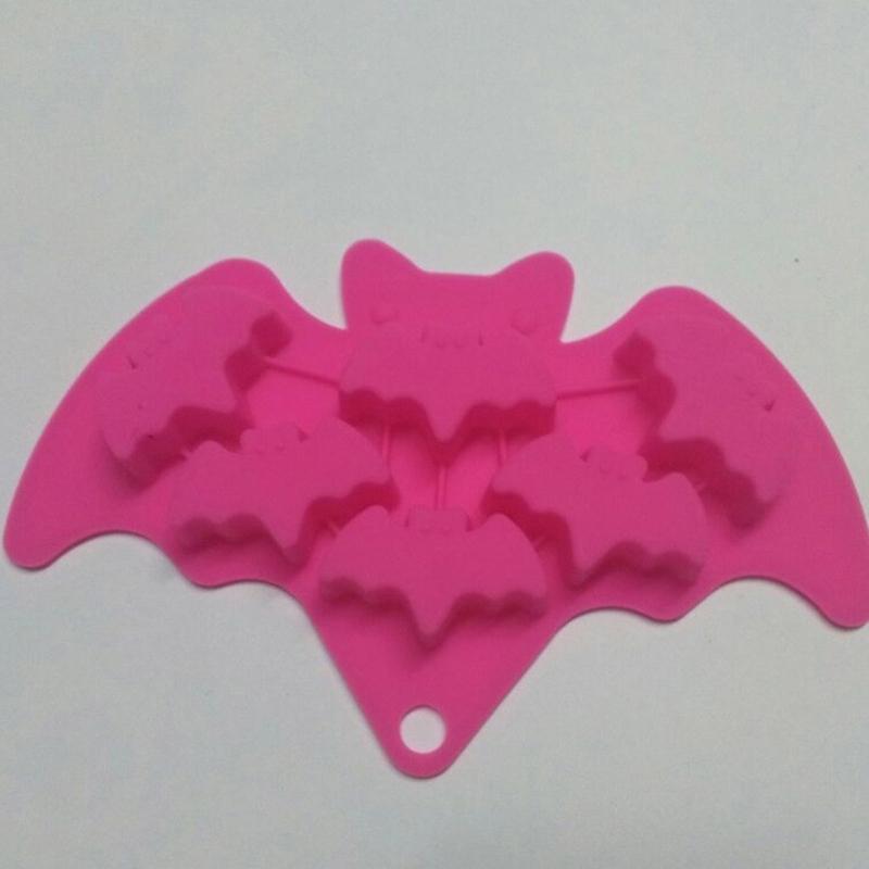 Multifuntional Food Grade Silicone Molds Bat Shape Baking Tray Baking Accessory Suitable for Baking Cake and Making Ice
