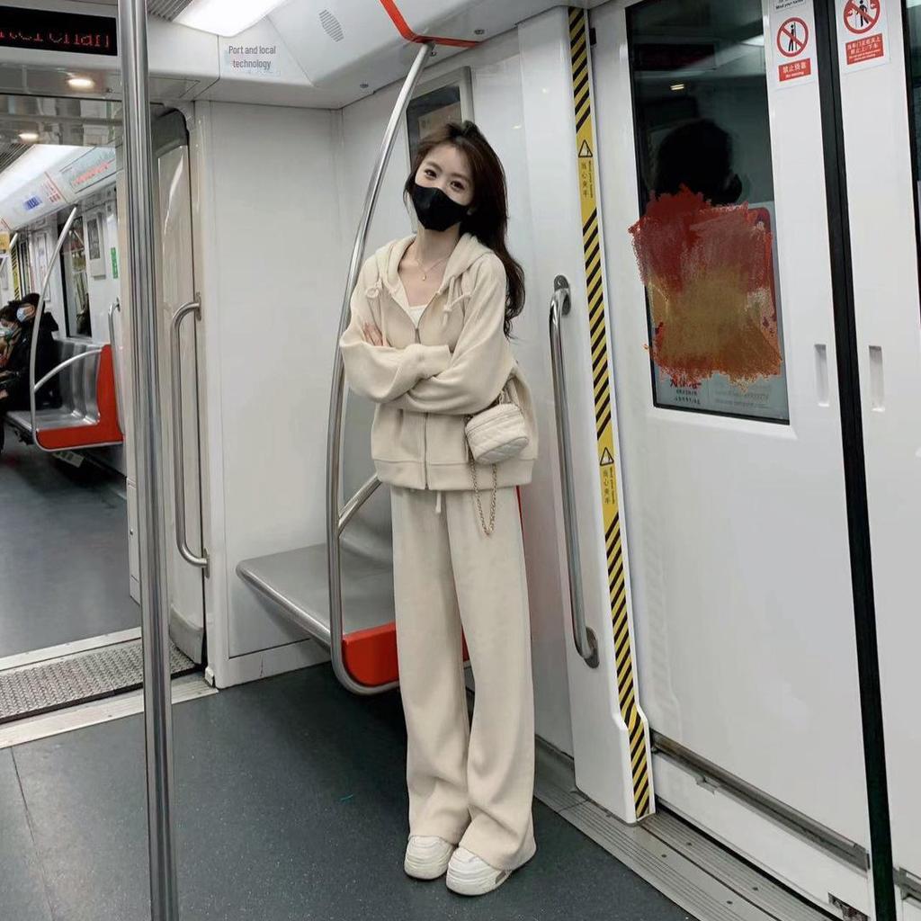 2024 Autumn Women's Casual Sporty Two-Piece Set: Stylish Sweatshirt & Wide-Leg Pants, Youthful and Chic Outfit