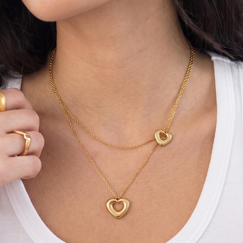 Chen He explosion hollow star moon necklace simple popular stainless steel collarbone chain niche design titanium steel necklace decoration