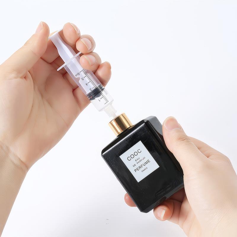 Comment transférer du parfum, des cosmétiques et de petits flacons à l'aide d'une pipette et d'une seringue