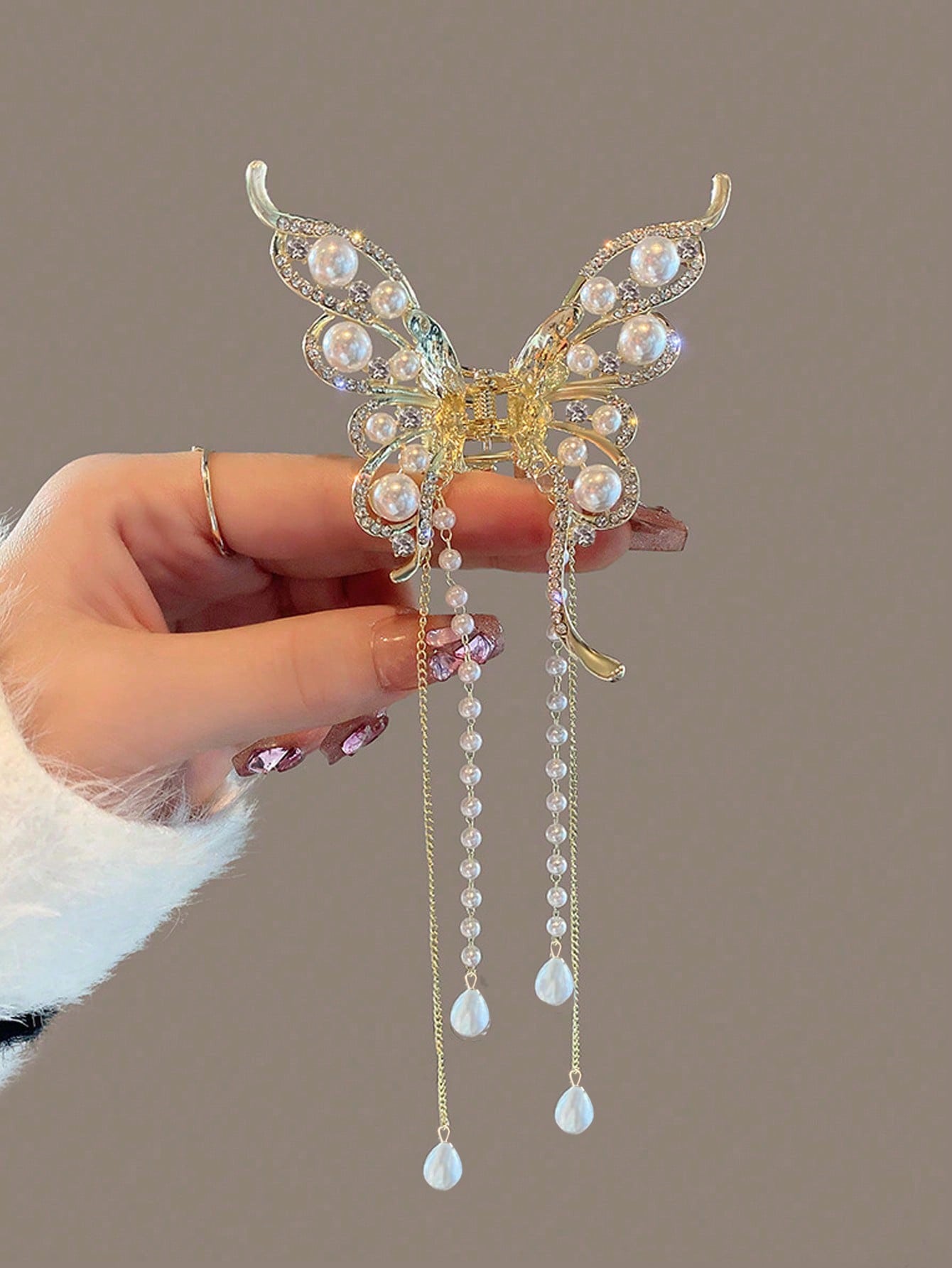 

1Pcs Fashion Cut-out Butterfly Tassels Hair Claws For Women Hair Accessories