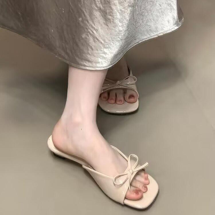 French gentle bow with cool slippers women's 2025 summer wear open toes with skirt temperament sandals