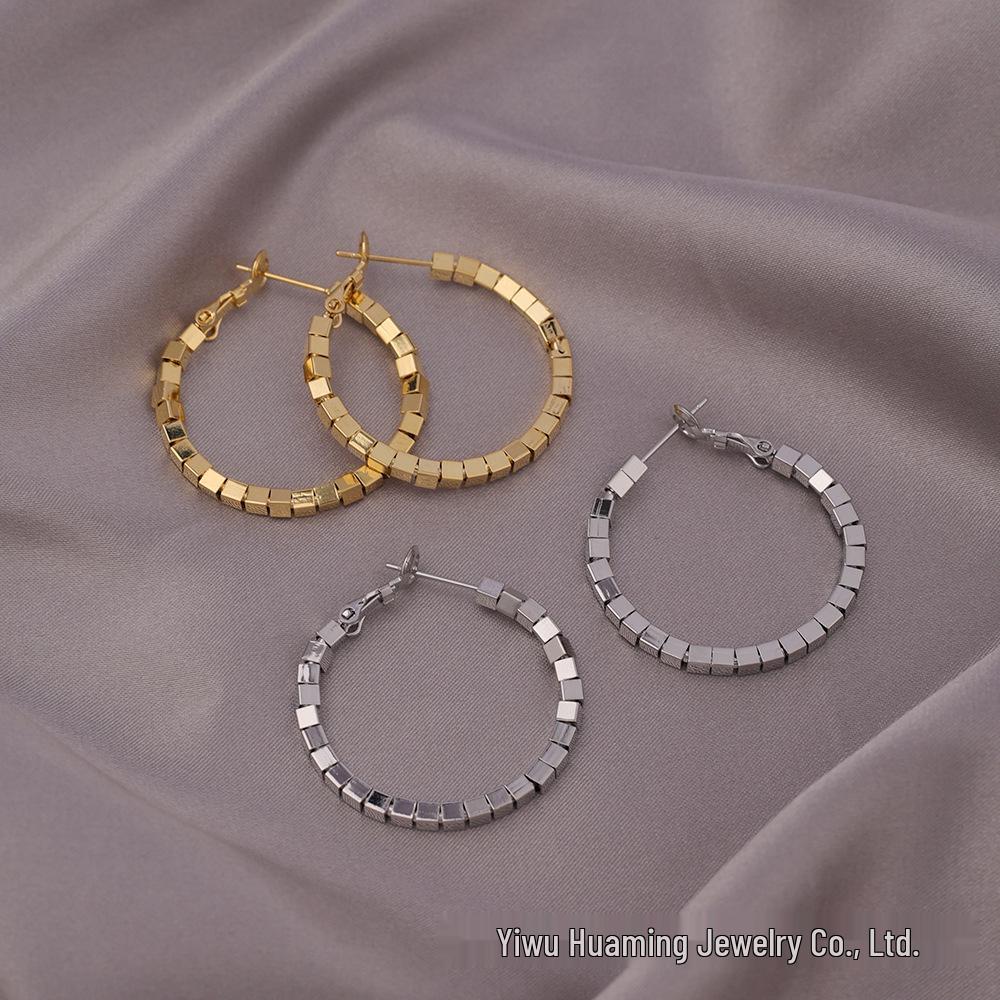 European American Style Luxury Stud Earrings: Elegant Cross-border Niche Hoops, Versatile Celebrity-inspired Accessories
