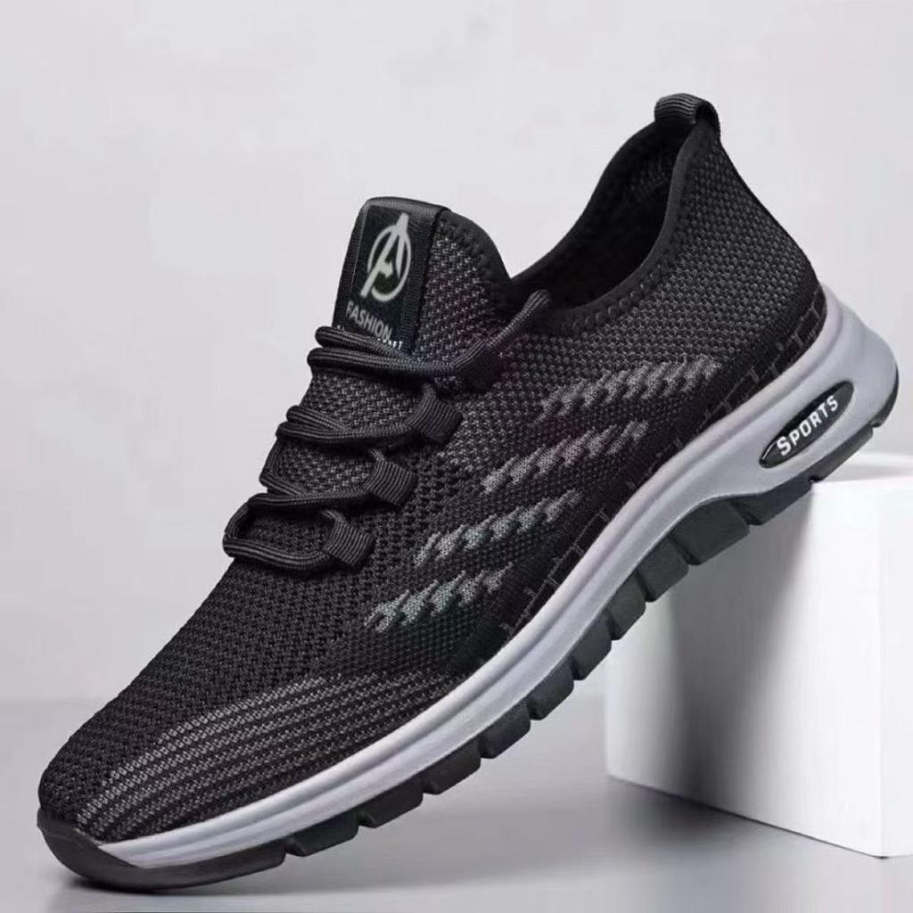 New Spring and Autumn Men's Shoes Flying Knitted Sneakers Lightweight Breathable Soft Sole Comfortable Student Running Shoes Versatile Casual Shoes