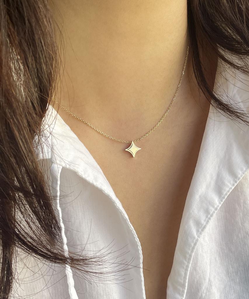 Ound Little Star Necklace