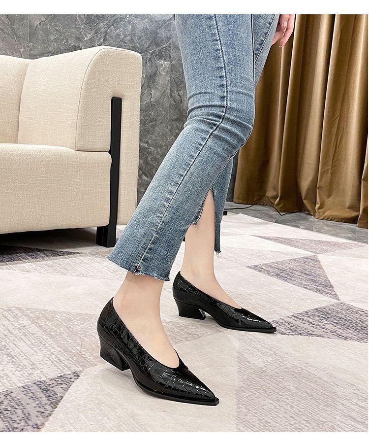 2025 Retro V-Ausschnitt Rutschfeste Klobiger Absatz Spitzschuh Mittelhoher Absatz Damenschuhe