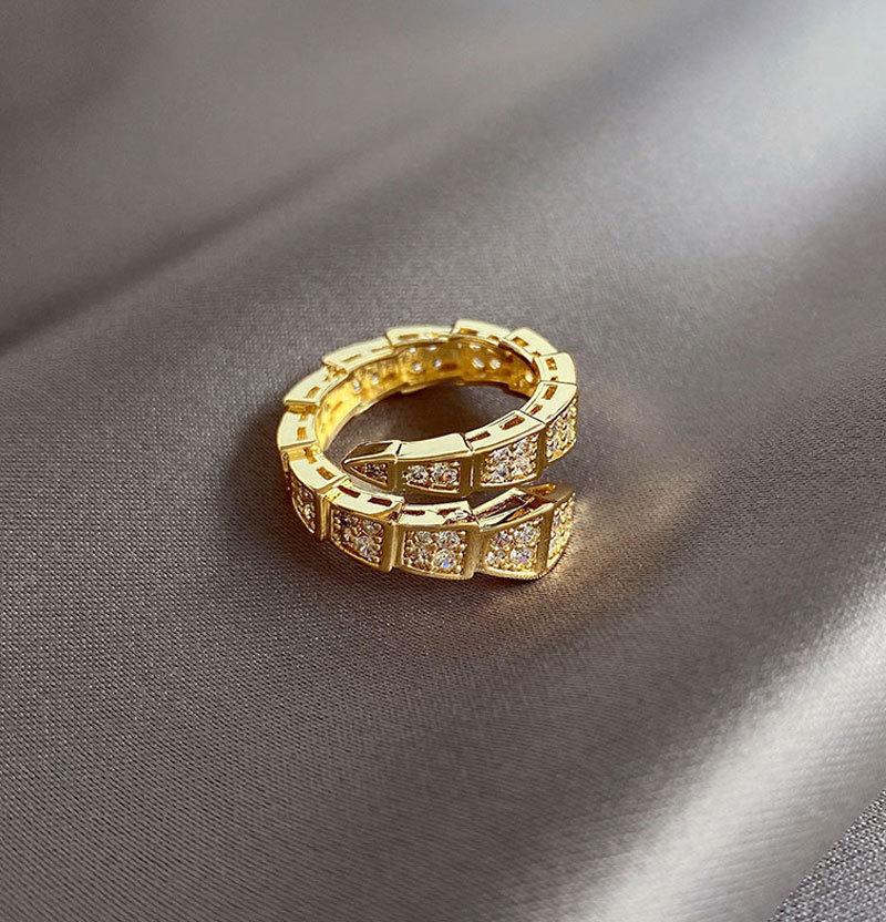 Modne Otwarty Pierścionek w Kształcie Węża dla Kobiet Złoty Kolor Kryształ Miedziany Pierścionek Damski Koreańska Codzienna Biżuteria Prezent