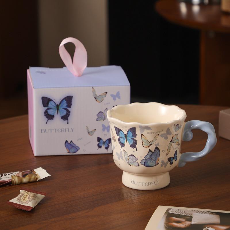 Kreatywny ceramiczny wysoki kubek w stylu ins, premium kubek do kawy, herbaty, wody z motylami, do biura, domu, na śniadanie