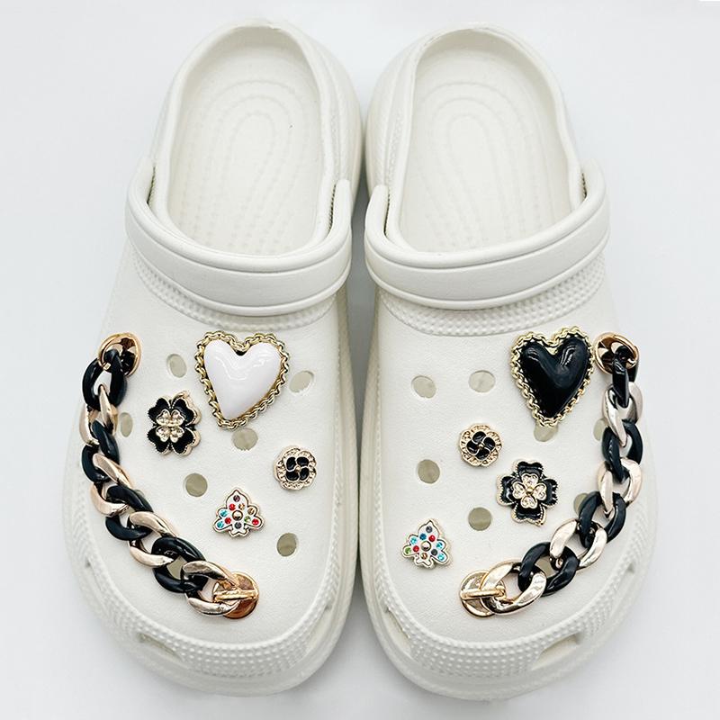 10pcs Fashion Black White Chain Shoe Charms DIY Removable Heart Shaped Shoe Accessories Flower Women Sandal Clogs Decoration Set