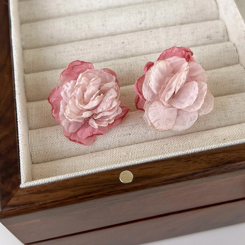 

Ніжний палаючий край квітка контрастні шифонові сережки Французька фея темперамент маленькі романтичні тканинні сережки квіти рожевий