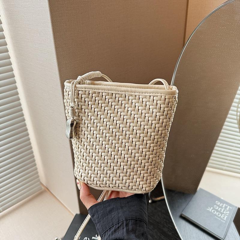 Summer woven small bag women's new fashionable exquisite shoulder bucket bag niche messenger bag
