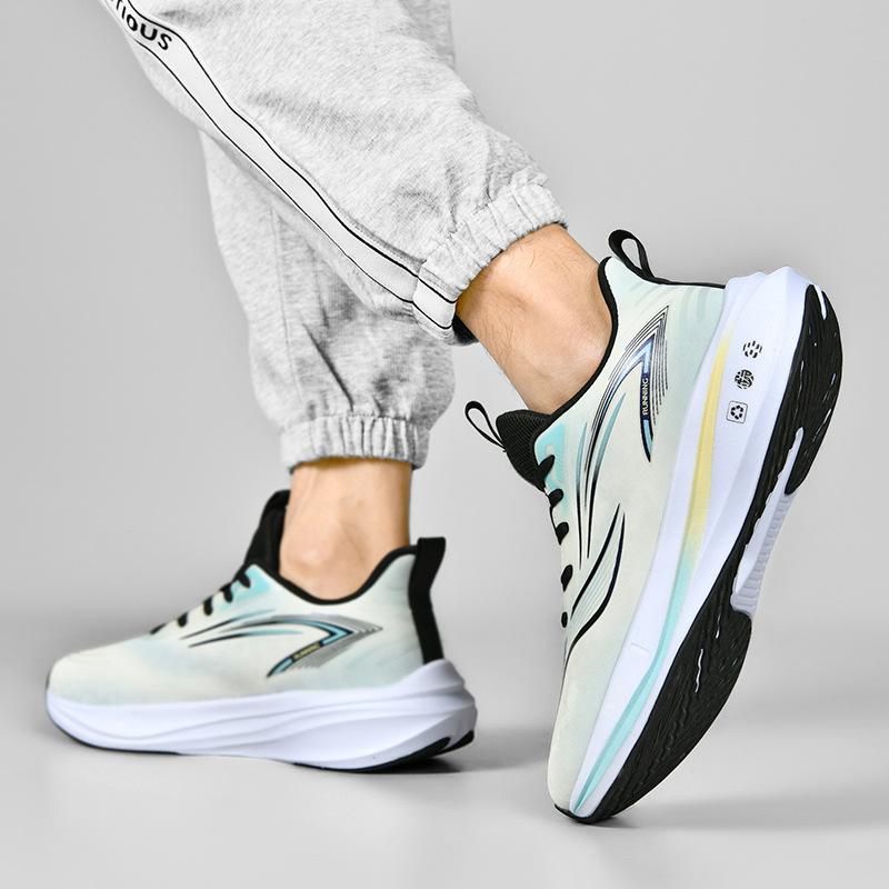 Autumn and winter new leather velvet sports casual shoes men's fashion versatile thick-soled non-slip and wear-resistant student running shoes