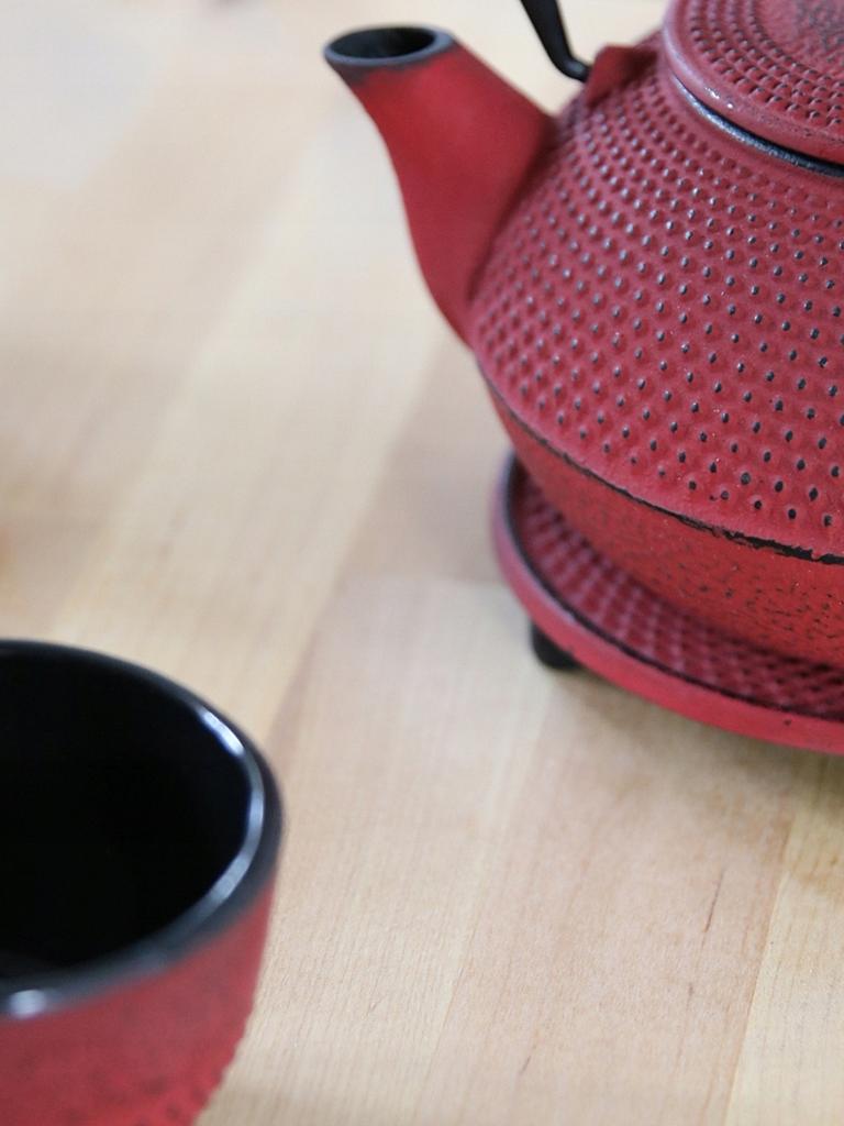 Gietijzeren Beschermende Standaard Voor Een Hete Ketel Pot