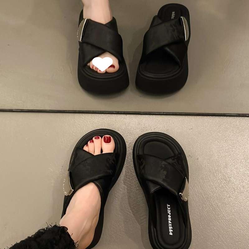 8Cm thick-soled cool slippers women's summer wear 2025 new small muffin soft-soled heightening sandals