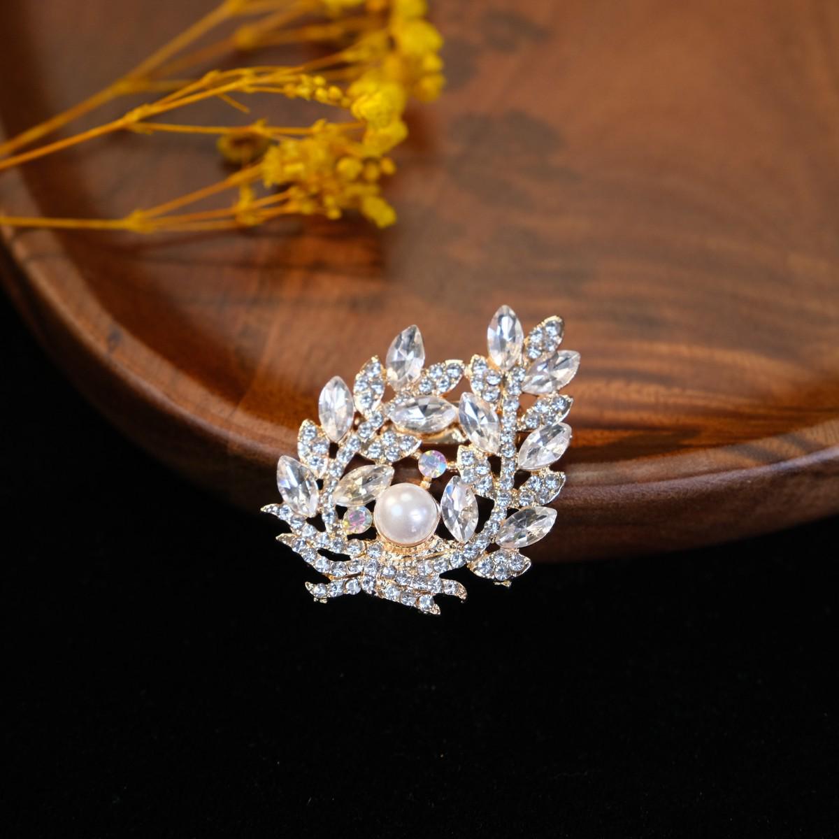 

Елегантна брошка зі стразами: Високоякісна японська та корейська мода кришталева шпилька для шарфа для жінок