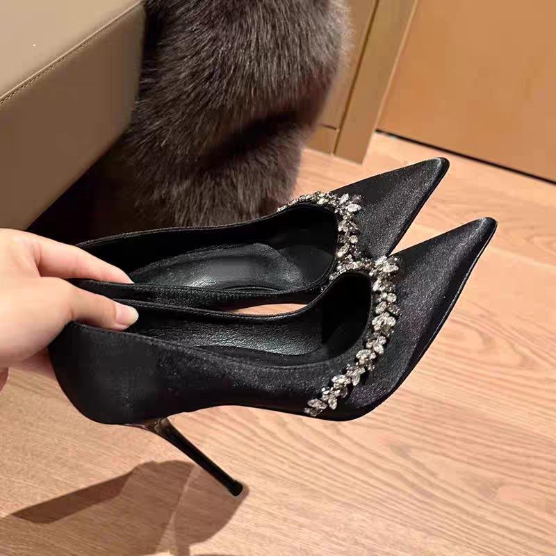 

Black 2025 new v-mouth pointed rhinestone thin heel satin fashionable versatile high-heeled single shoes niche 40