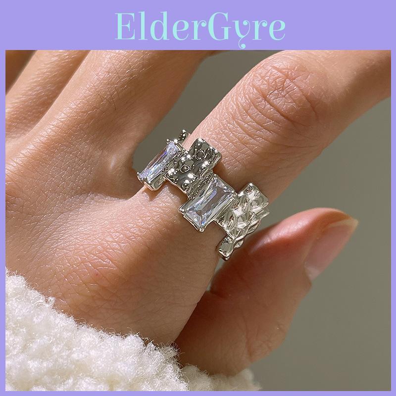 Bague Ouverte Minimaliste Chic en Zircone Pour Femmes Présentant une Esthétique Cool et un Style Tendance