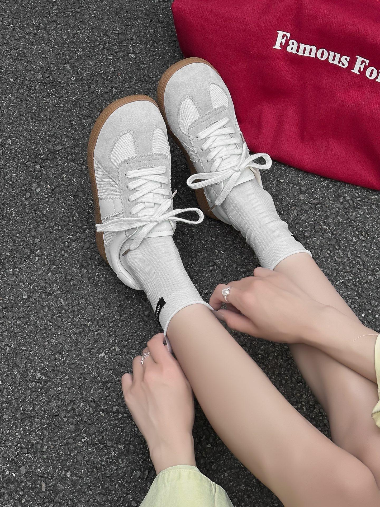 

Women s new retro mesh lightweight flat-bottomed versatile casual sneakers 40 белый