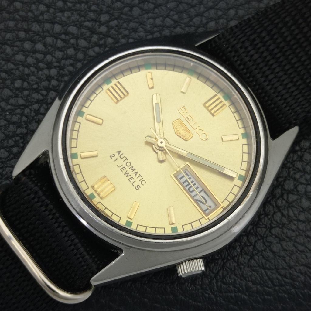 VINTAGE SEIKO 5 AUTOMATIC 7S26A JAPAN MENS GOLDEN COLOR DIAL WATCH A702625-1