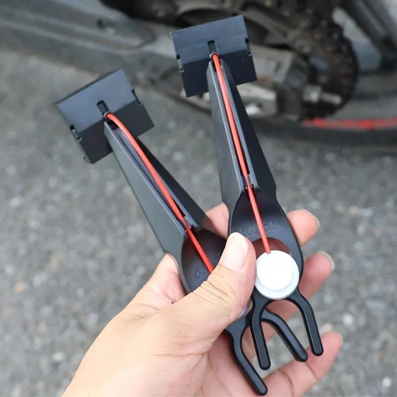Motorcycle Chain Oiler Spray Gear Chain Mounted Oil Diverter Motor Chain Lube Applicator Chains Cleaner Maintenance Repair Tool