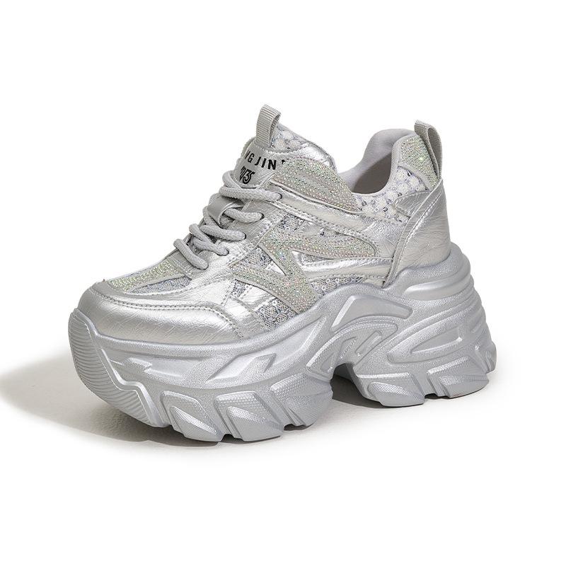 

Женские кроссовки на толстой подошве, лето 2025, новые, дышащая сетка с полыми отверстиями, увеличение внутренней высоты, женская обувь, универсальная спортивная и повседневная обувь 39