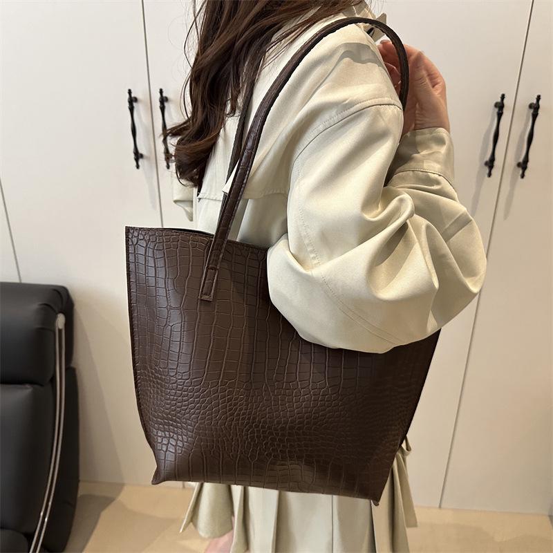 2025 Fashion Trend: Textured Autumn/Winter Women's Shoulder Tote Bag - Simple & Stylish Design