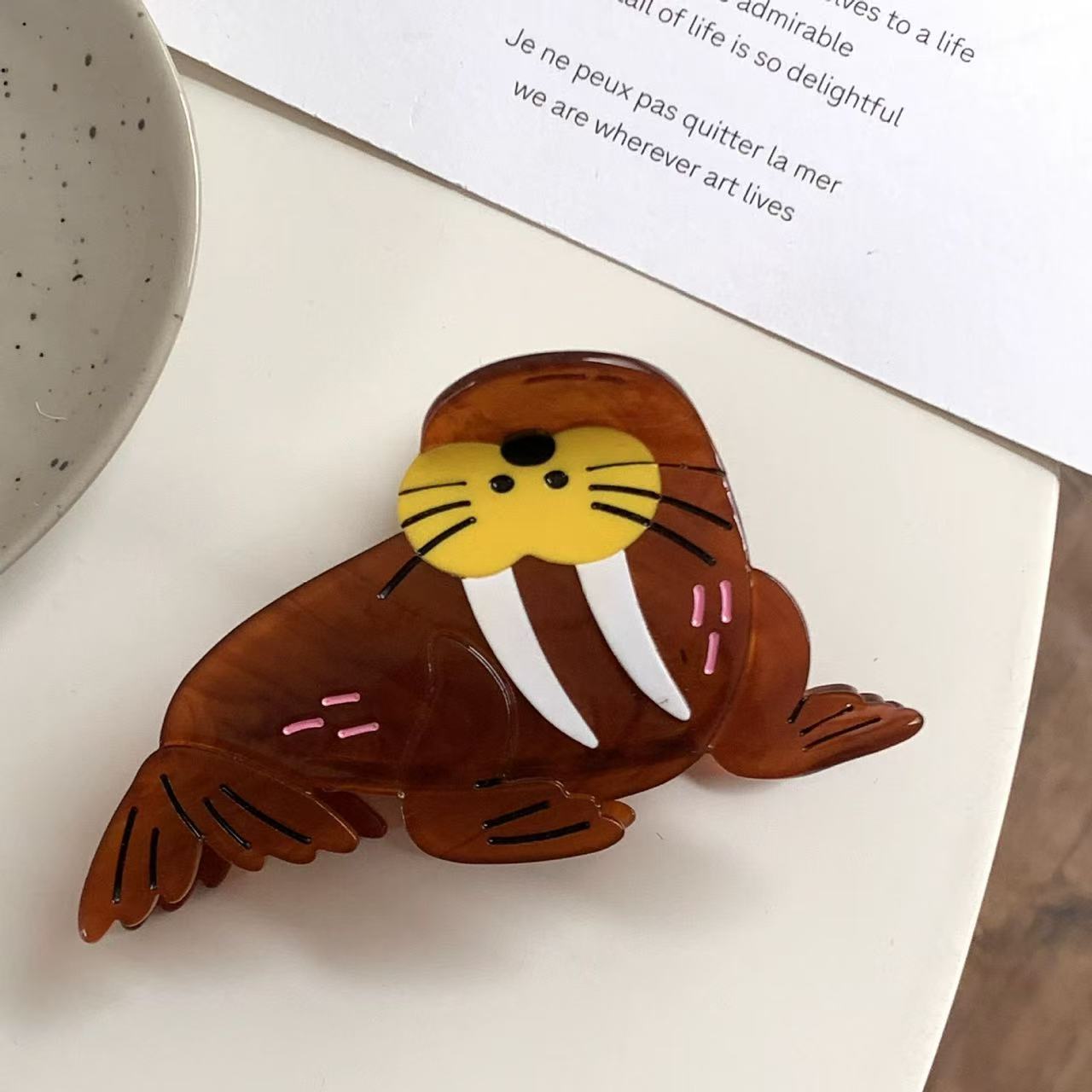 

1 шт. Заколка для волос в форме морского существа, Забавная ацетатная заколка-морж, Милый аксессуар для волос, Большая женская заколка-акула для волос