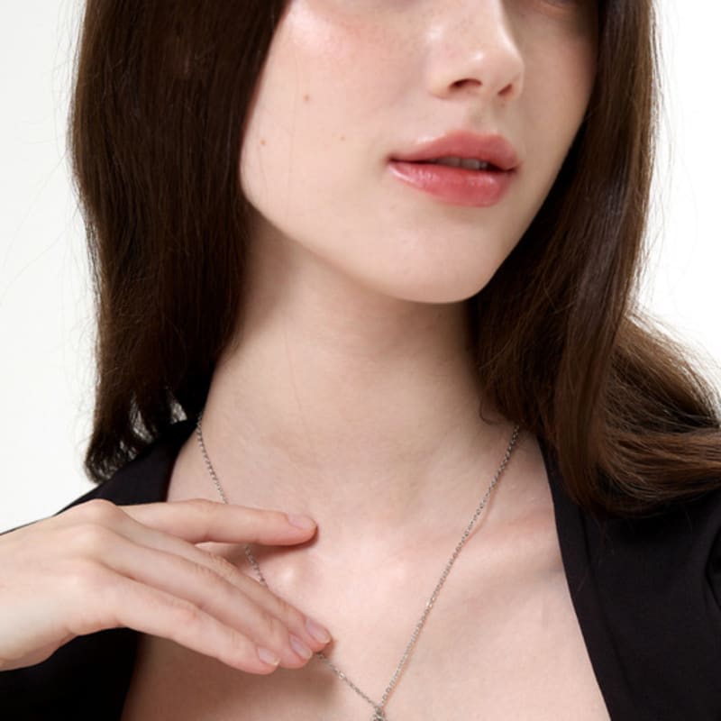 L’OMBRILLANT Mon Heart Mother-of-Pearl Vintage Necklace