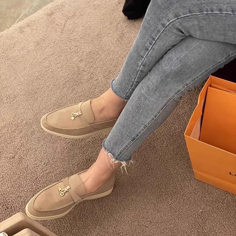

Hong Kong tassel lock loafers women s 2025 spring and autumn new flat-bottomed lazy one-pedal versatile soft-soled Doudou shoes 40