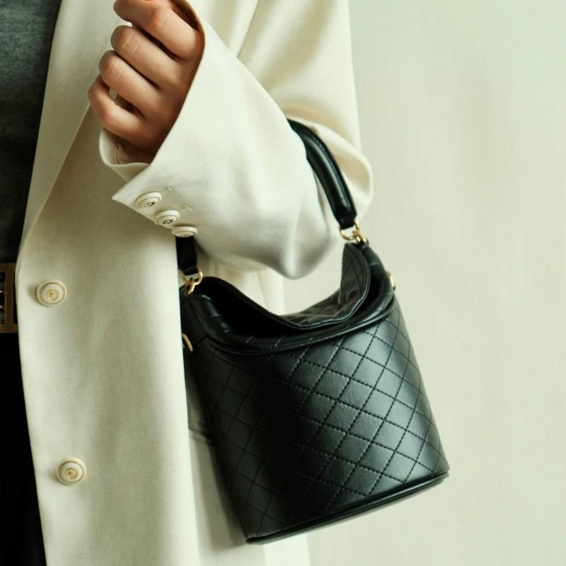 New Leather Bucket Bag Classic High-end Sense Versatile Diamond Chain Fashion Messenger Women's Bag
