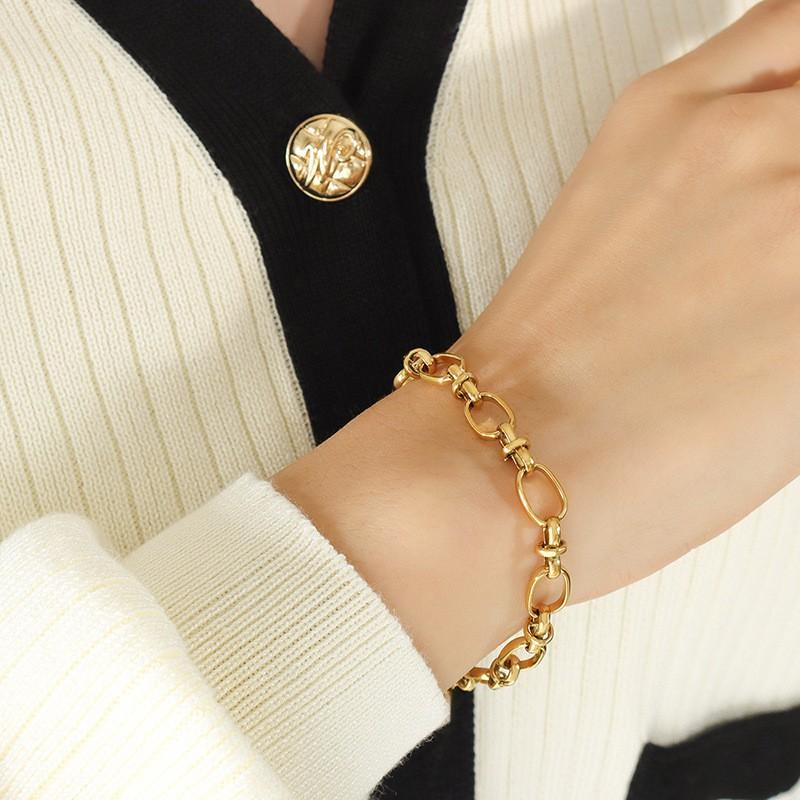 Minimalist Geometric Interlocking Chain Bracelet Women 18K Gold Plated Titanium Steel Hypoallergenic Lightweight Luxury