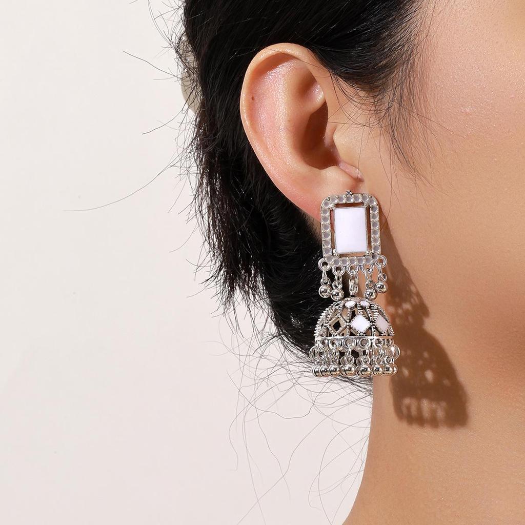 Boucles d'oreilles bohèmes rétro à pampilles avec boule de diamant incrustée