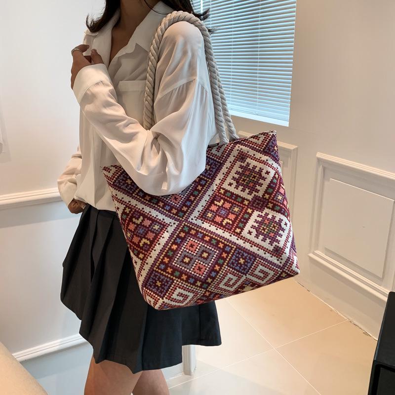 Women's 2024 Large Capacity Ethnic Style Tote: Trendy Single Shoulder Commuting Bag for Students