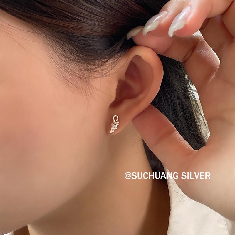 Su Chuang S925 Sterling Silver Twisted Rope Stud Earrings: Korean Style Light Luxury Versatile Ear Jewelry for Women.