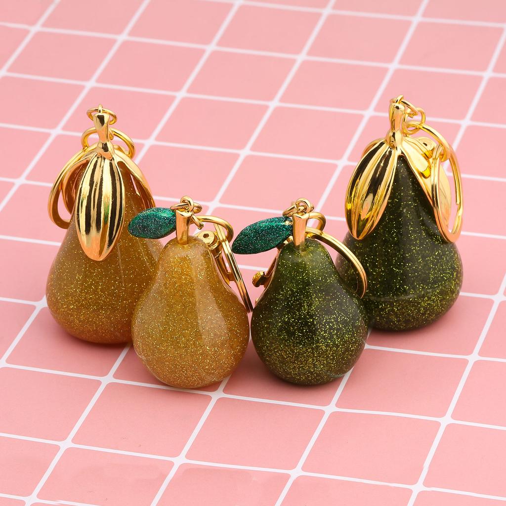 Porte-clés Créatif en Forme de Poire Charme de Sac Thème Fruits Pendentif Accessoire de Sac à Dos Porte-clés – Un Cadeau Bijou pour Amis