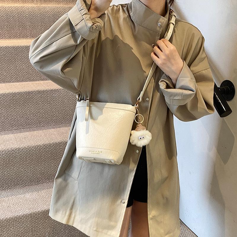 

Трендовая модная сумка-ведро женская 2025 новая простая и универсальная сумка на плечо нишевая высококлассная трендовая женская сумка 21*11*19.5