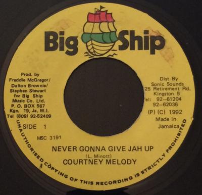 7-tums Skiva COURTNEY MELODY - Never Gonna Give Jah Up MSC3191 Big Ship 1992 Jamaica Reggae, Ska & Dub Använd