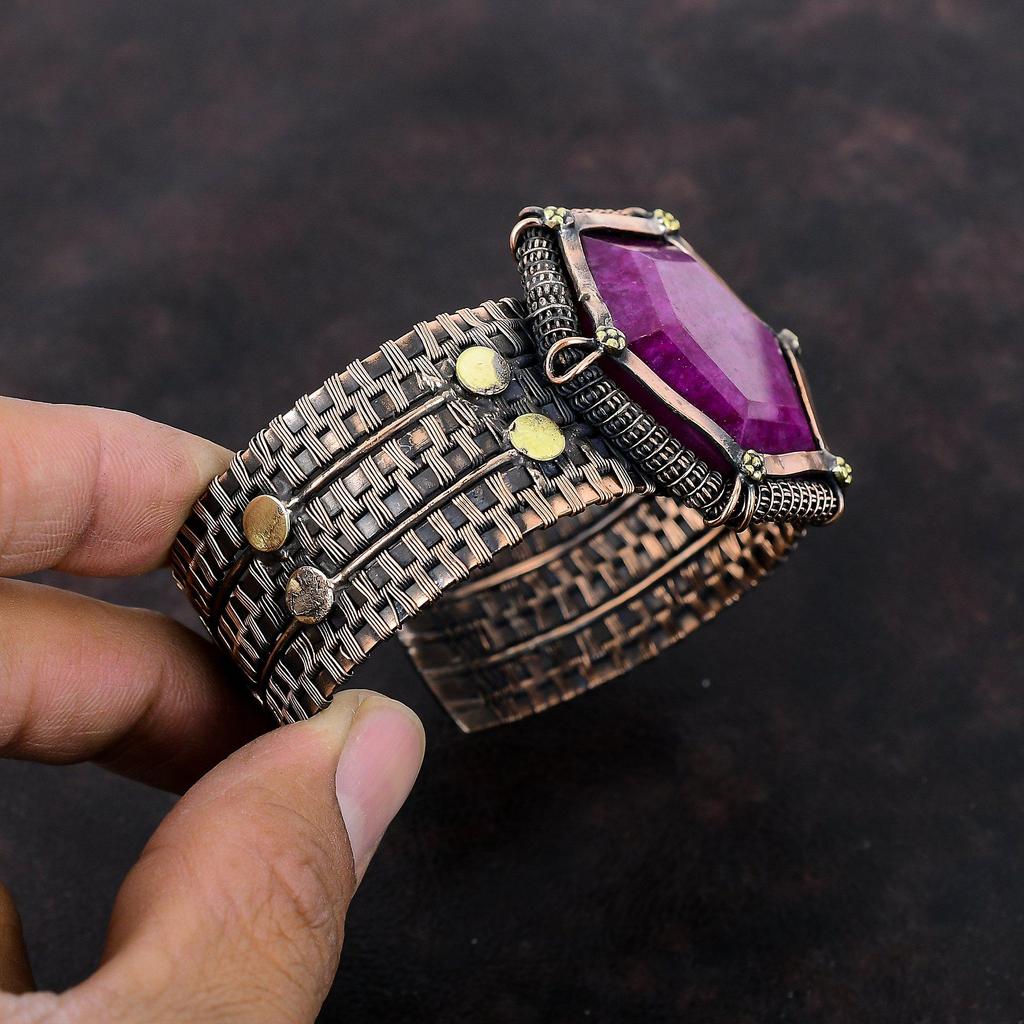 Pulseira de punho de rubi de Caxemira facetada, bracelete enrolado em fio de cobre, bracelete ajustável feito à mão, pulseira com pedras preciosas, joia enrolada em fio de cobre, presente para a mãe