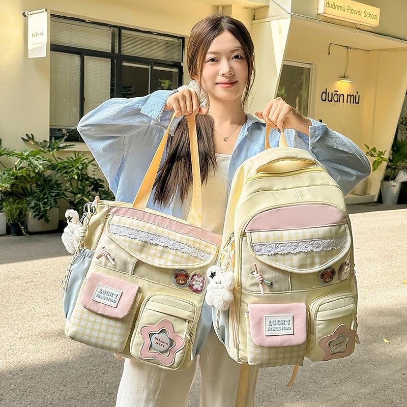 Ny högkvalitativ japansk ins fräsch och söt rutig sminkväska flicka lätt vårutflykt ryggsäck med stor kapacitet