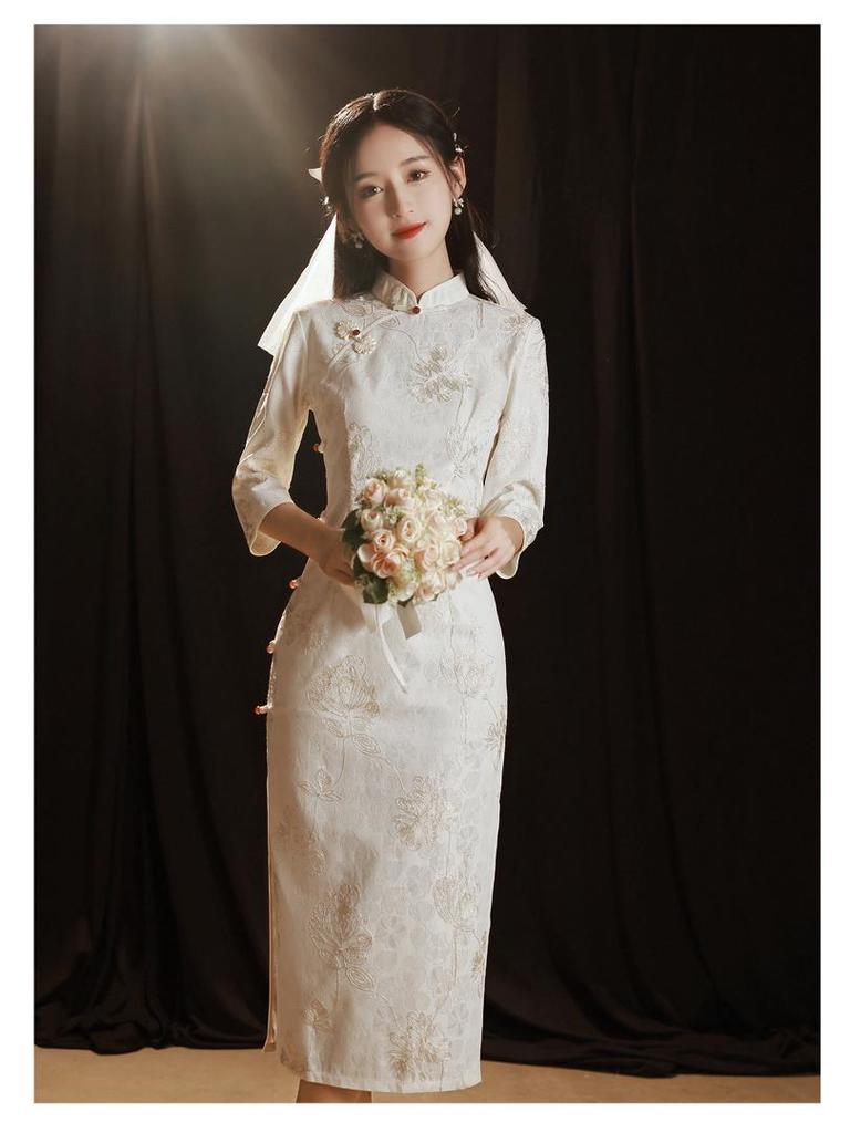 Elegantes Herbst-Weißes Langarm-Cheongsam für Junge Frauen