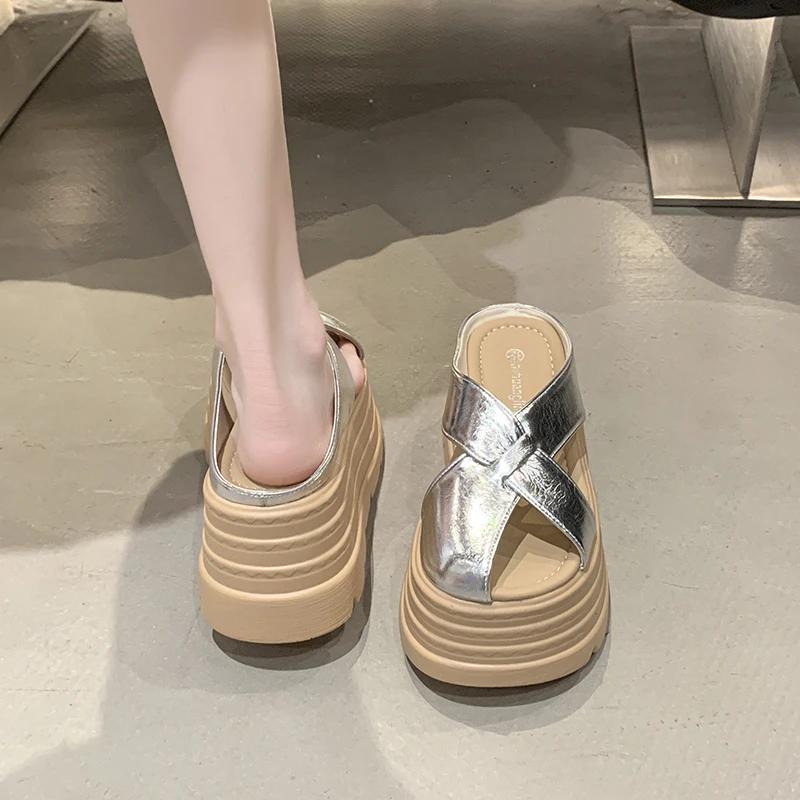 Moda 8CM Scarpe da Donna Retro Versatili Estate 2025 Zoccoli con Tacco Aumenta Altezza Sandalo Femminile Leopardo Spesso Nuova Moda Scandali