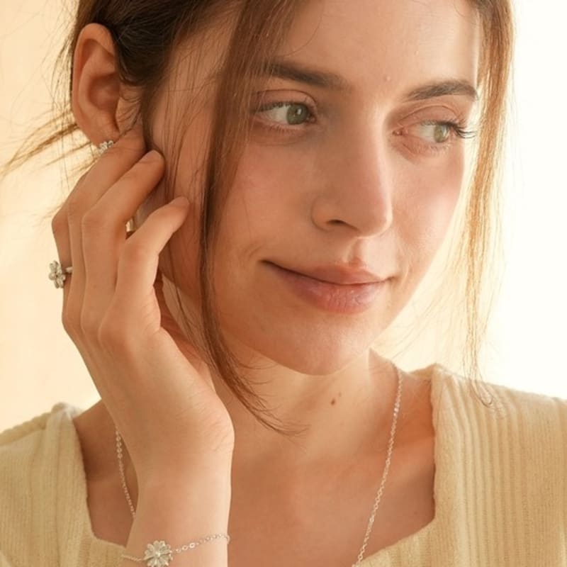 BELLOOGGI Daisy Pearl bracelet(L) Daisy Freshwater Pearl Bracelet