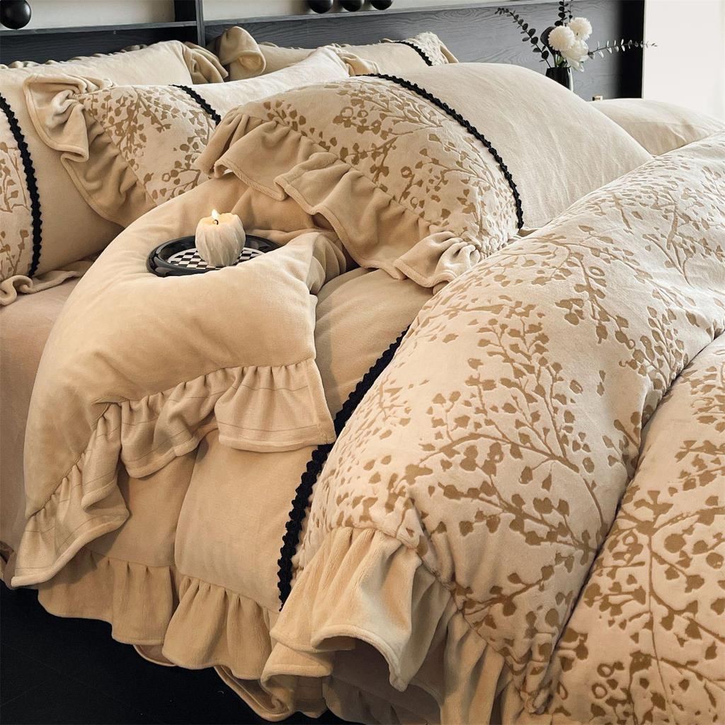 Ultra-Thick Warm Autumn/Winter Velvet Carved 4-Piece Bedding Set - Class A, Anti-Static, Ideal for Mother and Baby.
